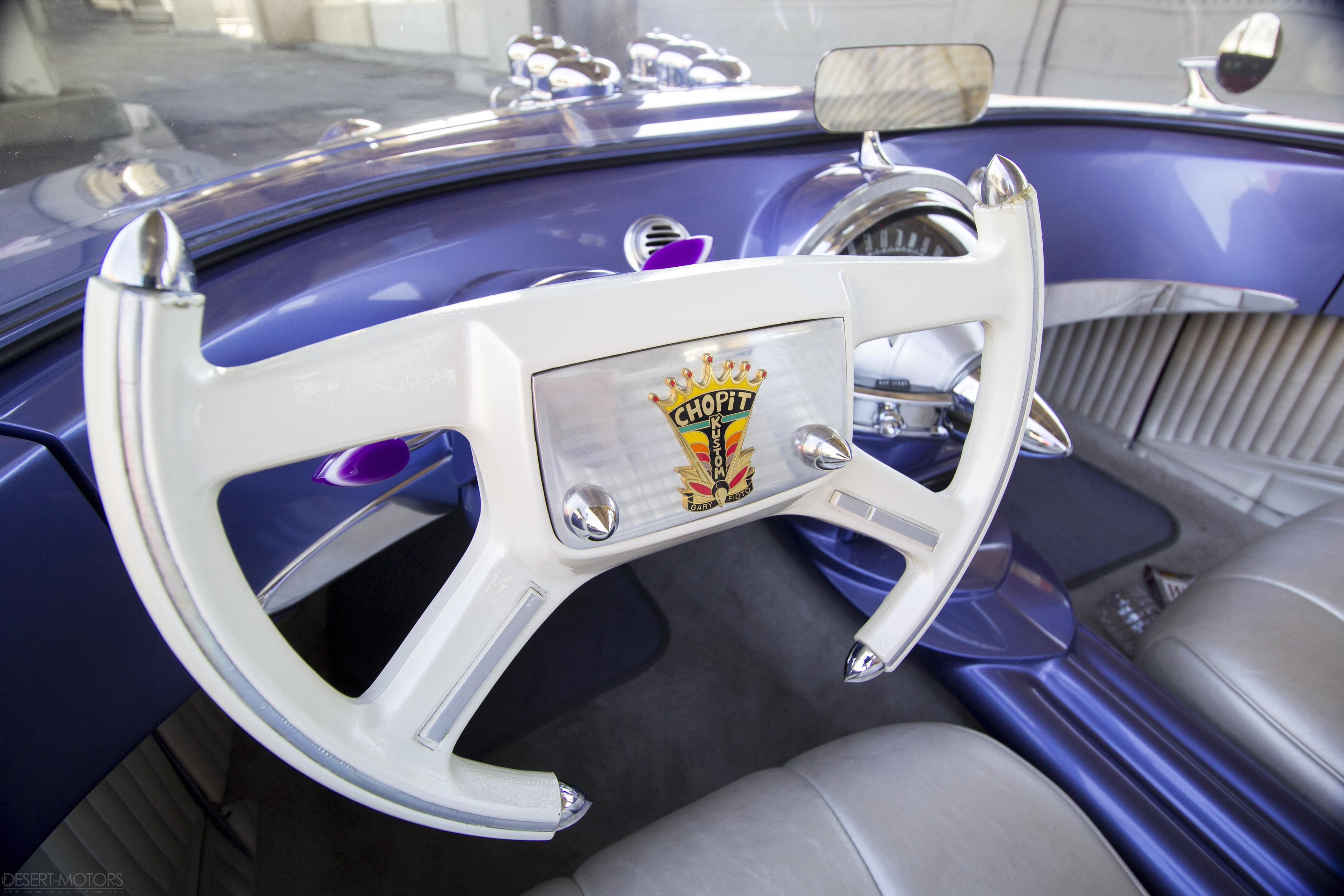 Beatnik Bubbletop, close-up on the steering wheel