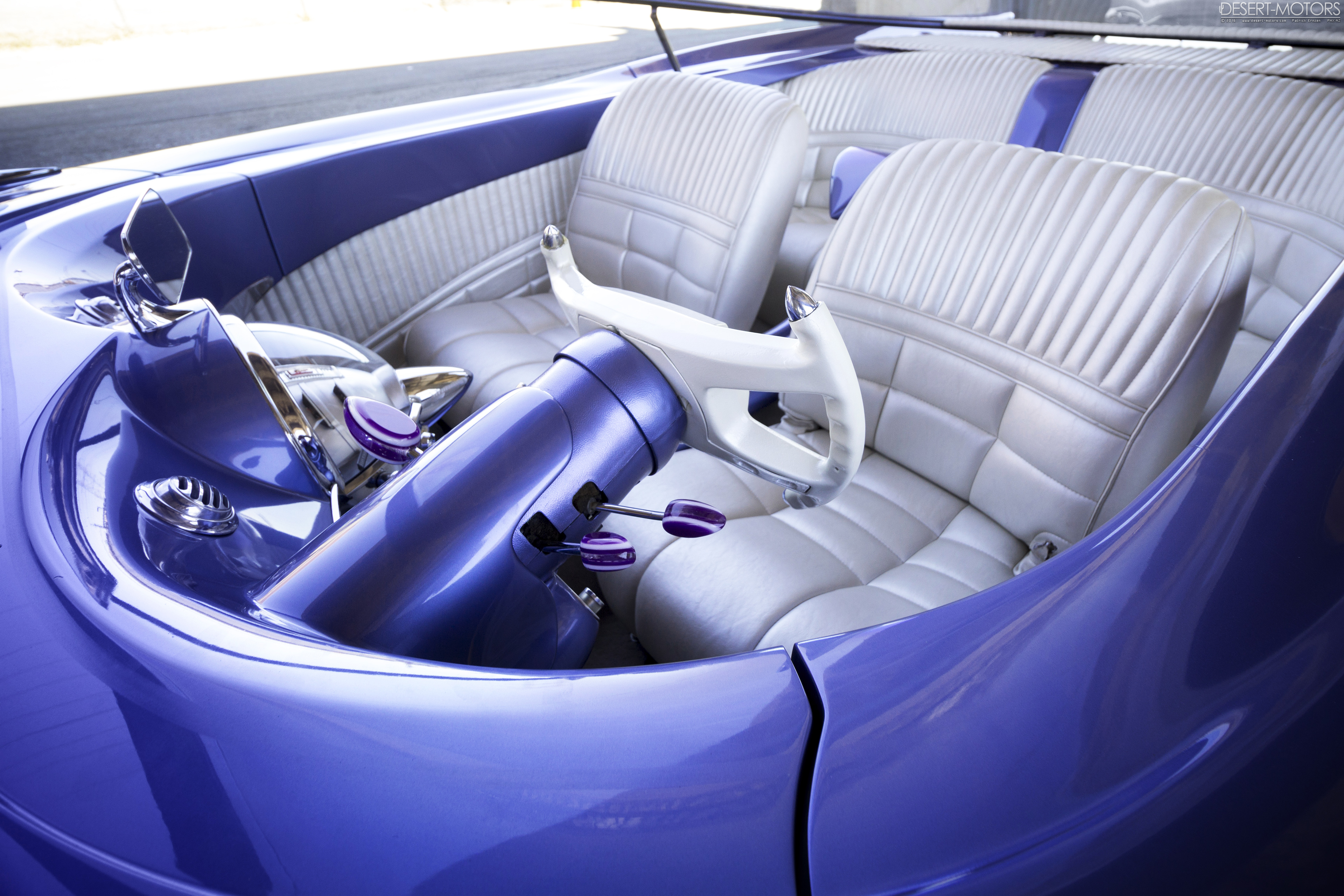 Beatnik Bubbletop showing his snow-white interior