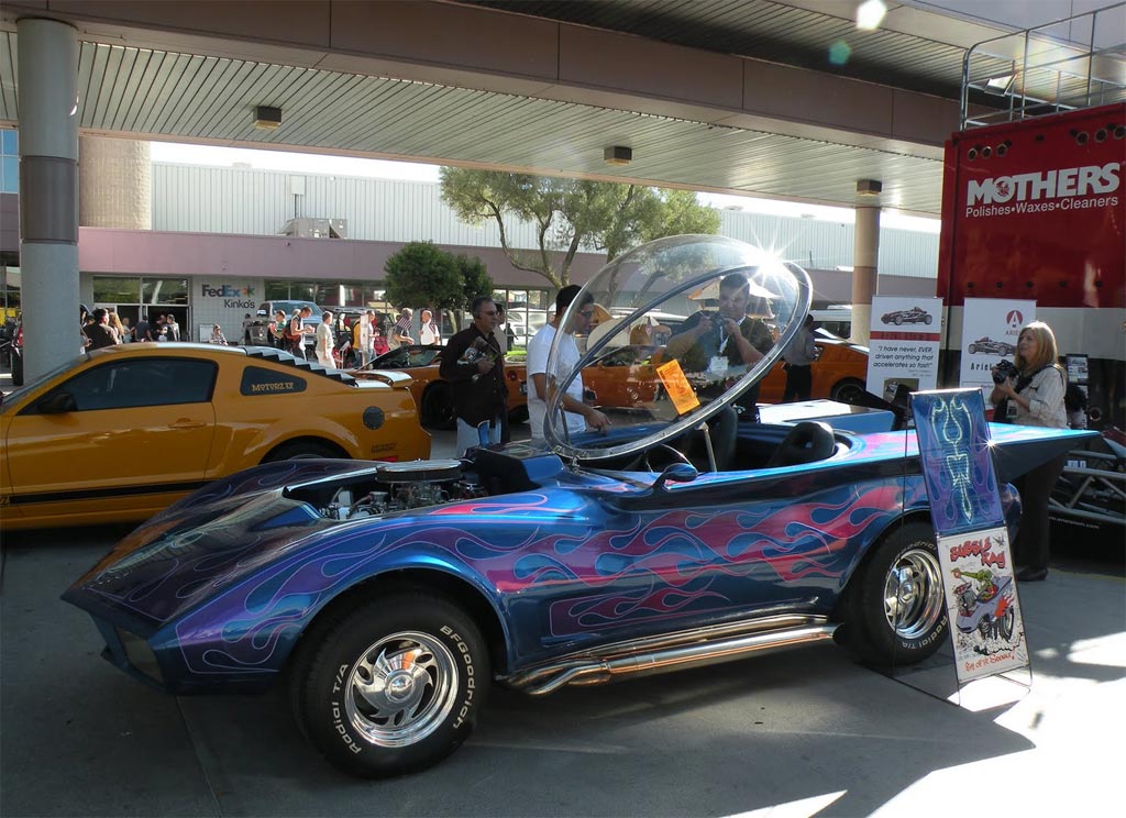Bubble Ray with naked engine and stylish rims, front quarter