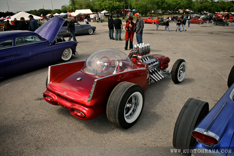 Atomic Punk chillin' at the show