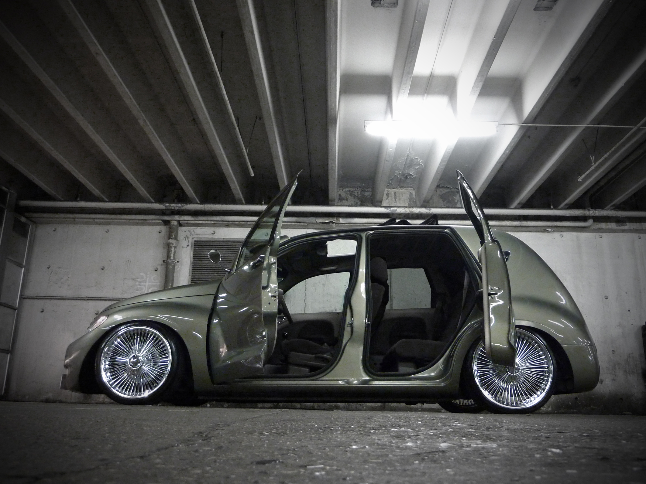 Groozer side, open doors