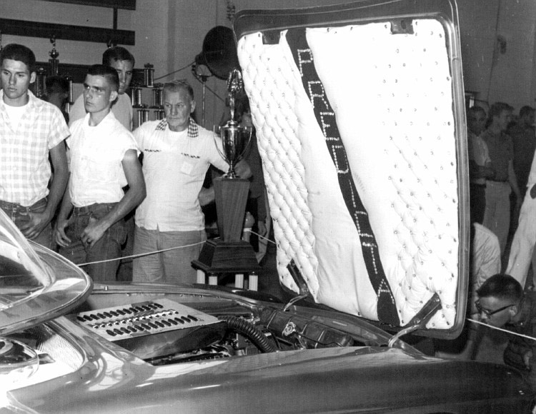 Predicta, between first and second version on the show, open hood