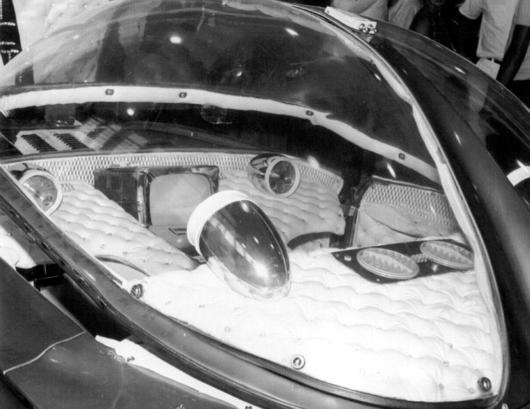 Predicta, between first and second version on the show, interior