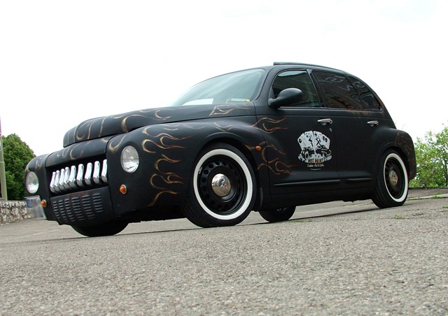 PT Cruiser custom retro restyling beauty shot 2