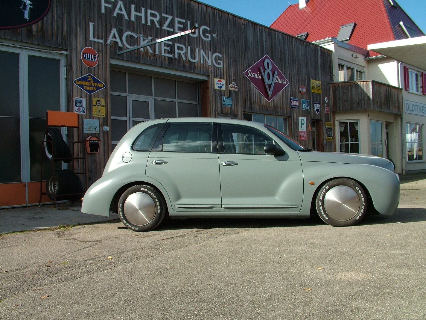 PT Cruiser radical custom side