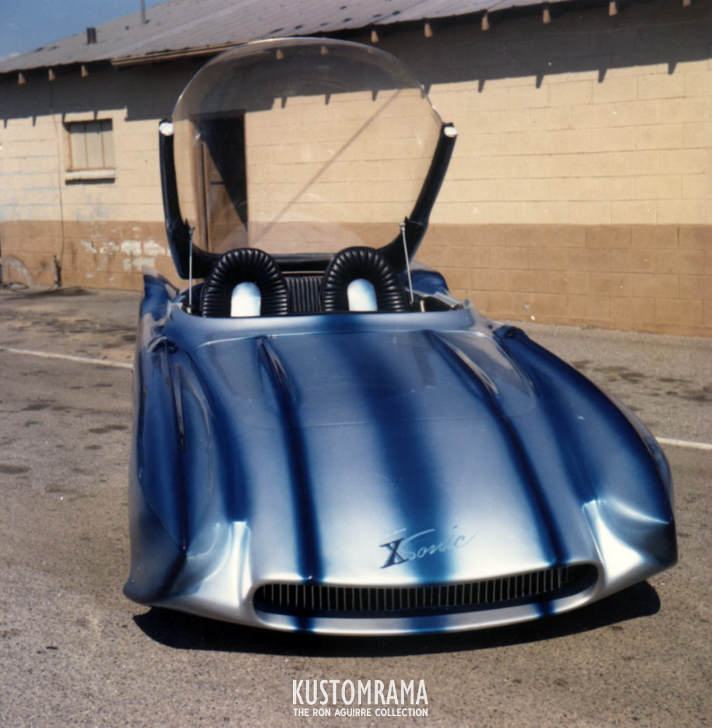 X-Sonic in blue and white, bubble-top up