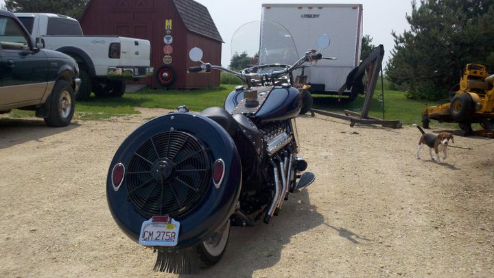 Custom motorcycle with Lincoln-Zephyr V12 02
