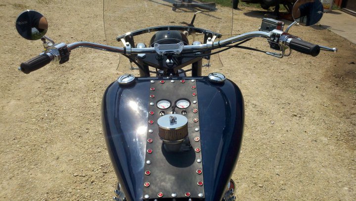 Custom motorcycle with Lincoln-Zephyr V12 06