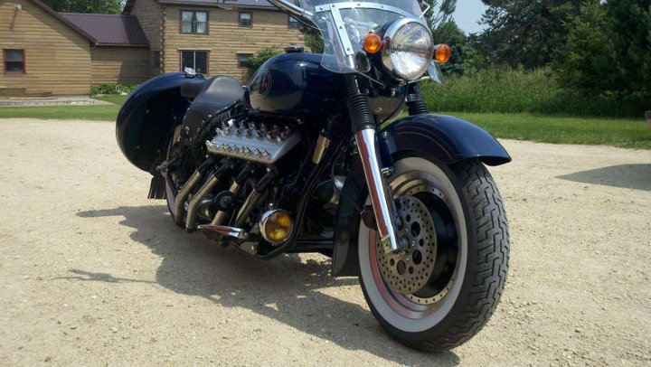 Custom motorcycle with Lincoln-Zephyr V12 08