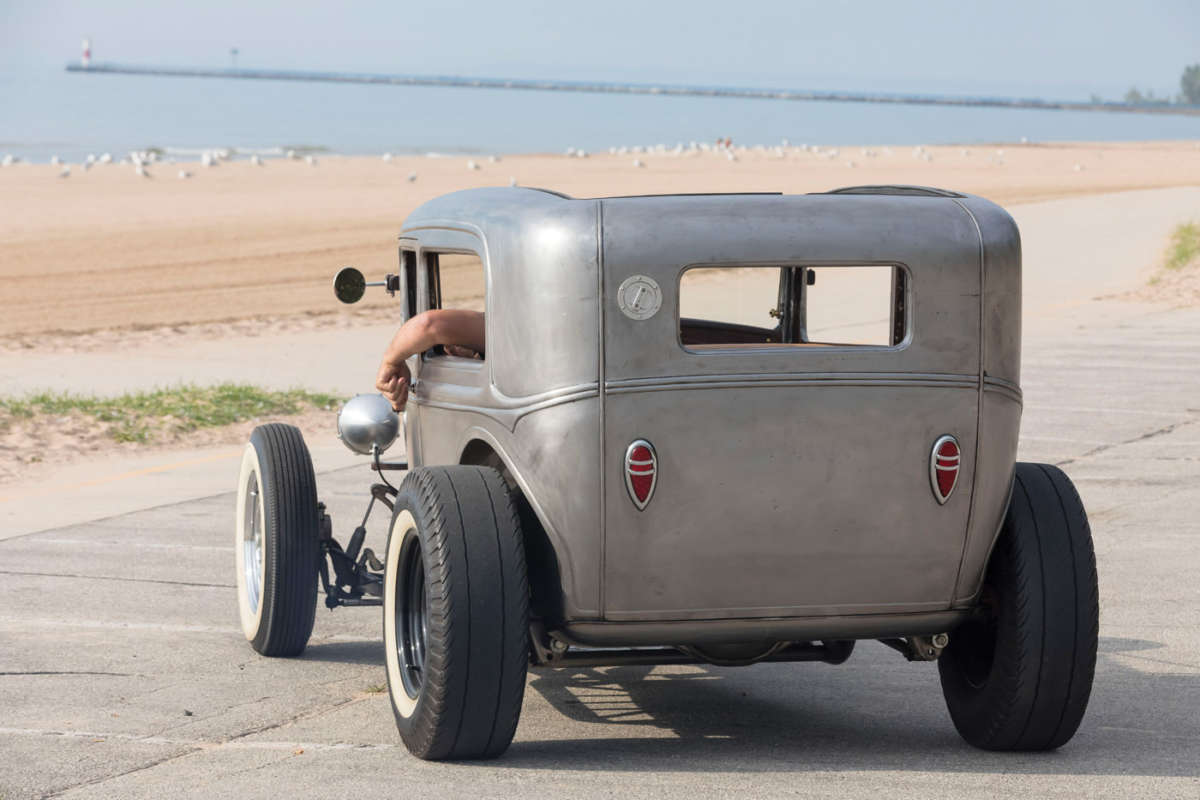 Hot-rod with BMW V12 engine from US 11