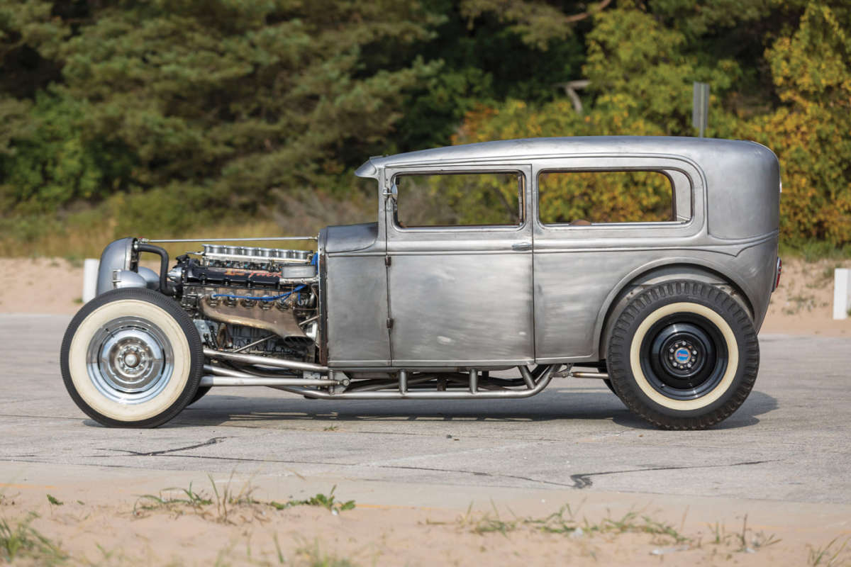 Hot-rod with BMW V12 engine from US 12