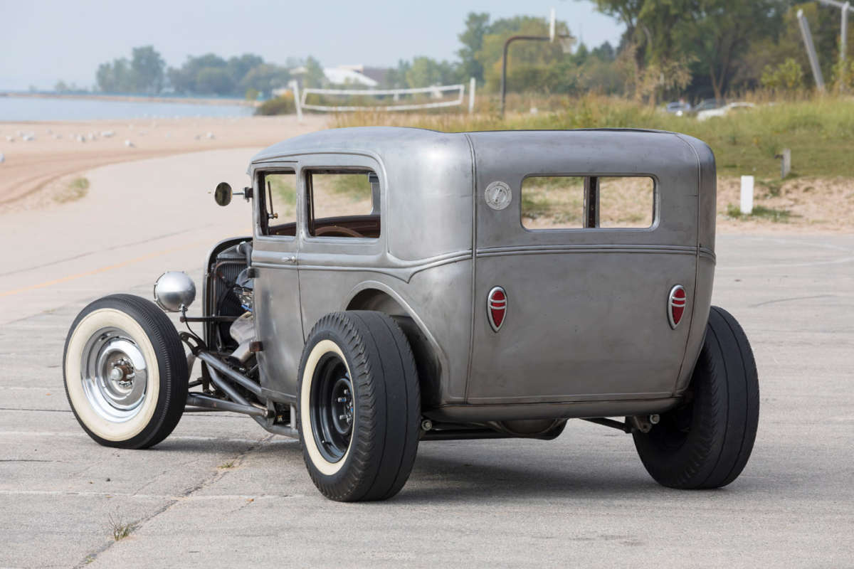 Hot-rod with BMW V12 engine from US 14
