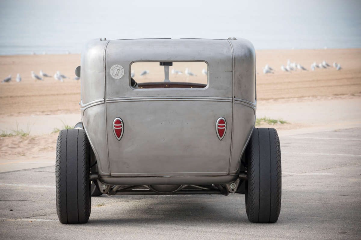 Hot-rod with BMW V12 engine from US 15