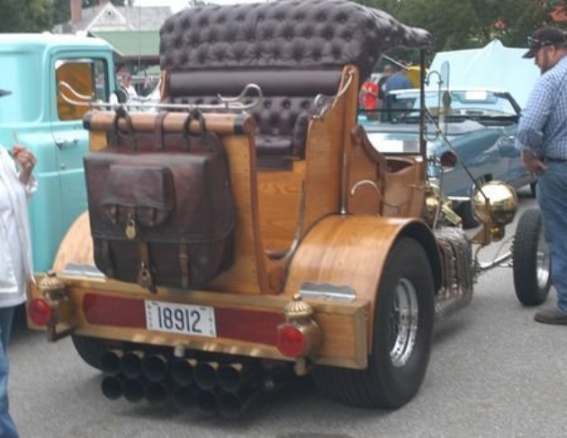 The Tasmanian Devil woodie t-bucket with Jaguar V12 02