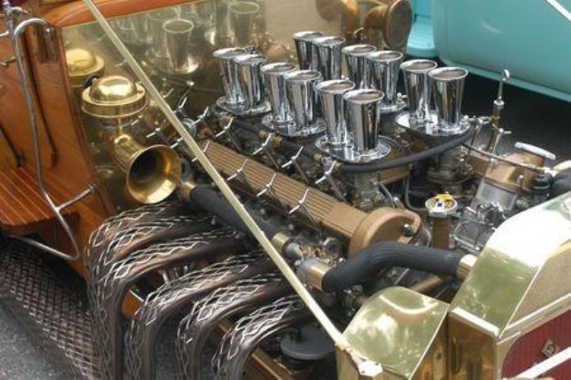 The Tasmanian Devil woodie t-bucket with Jaguar V12 03