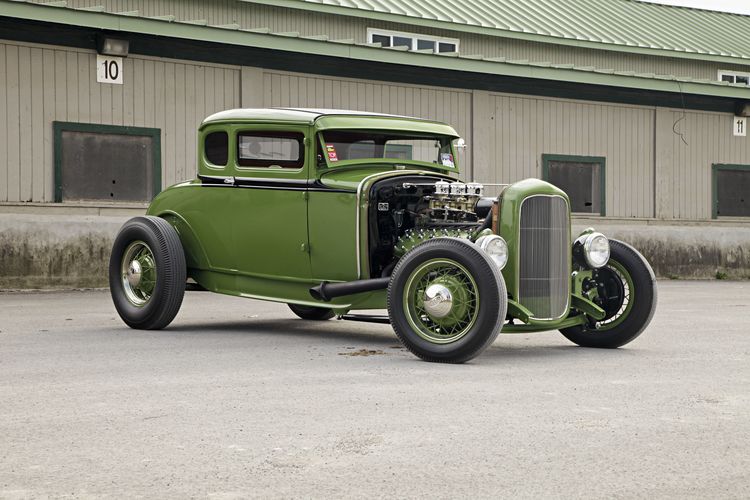 Gas Axe Garage hot-rod with Lincoln-Zephyr V12 01