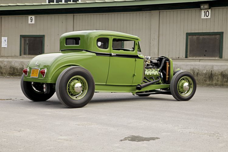 Gas Axe Garage hot-rod with Lincoln-Zephyr V12 02