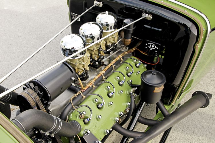 Gas Axe Garage hot-rod with Lincoln-Zephyr V12 03