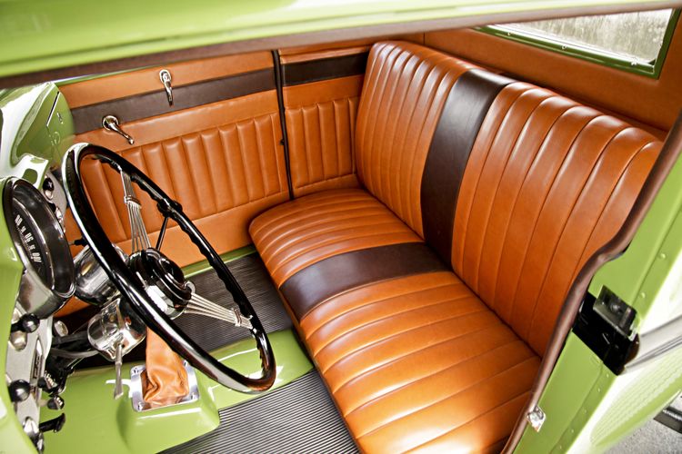 Gas Axe Garage hot-rod with Lincoln-Zephyr V12 04