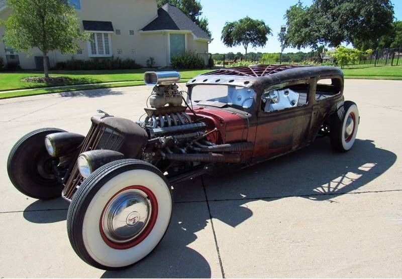 Oldsmobile rat-rod with Jaguar V12 01