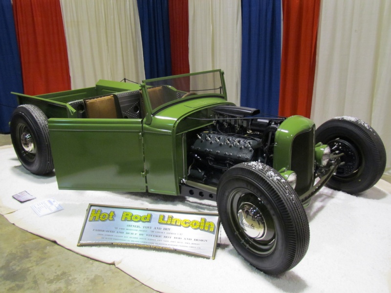 Pick-up Ford hot-rod with blacked-out Lincoln-Zephyr V12 02