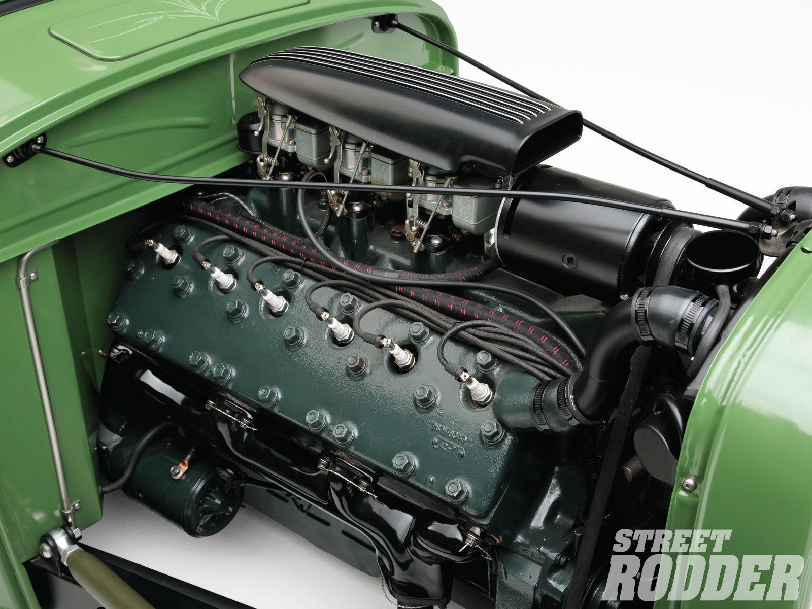 Pick-up Ford hot-rod with blacked-out Lincoln-Zephyr V12 03
