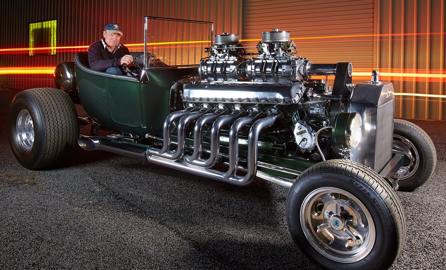 T-bucket with Rolls-Royce Meteor tank V12 engine 01