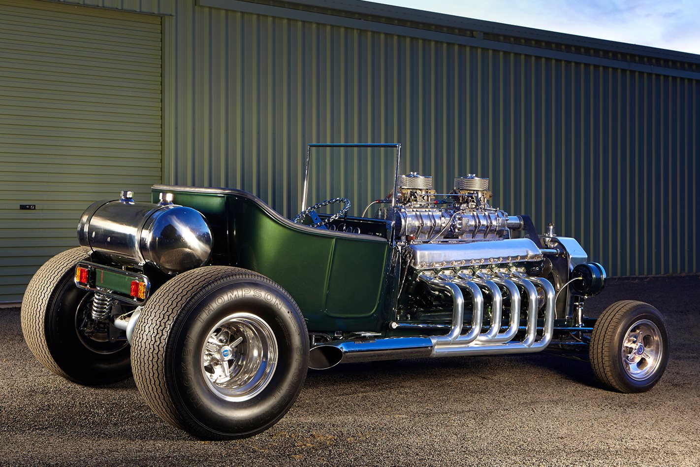 T-bucket with Rolls-Royce Meteor tank V12 engine 02