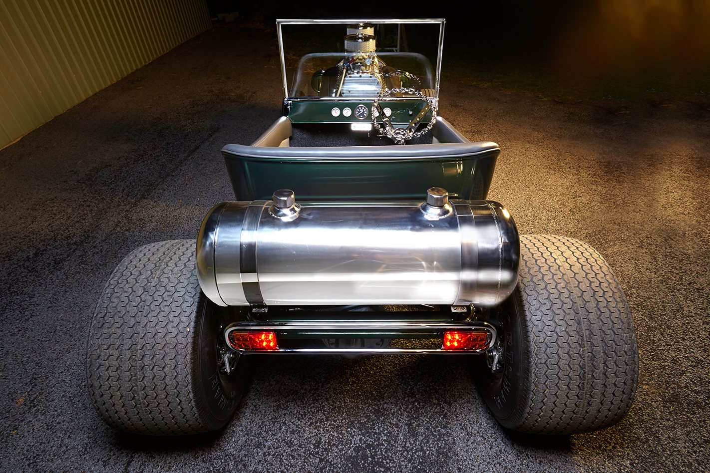 T-bucket with Rolls-Royce Meteor tank V12 engine 05