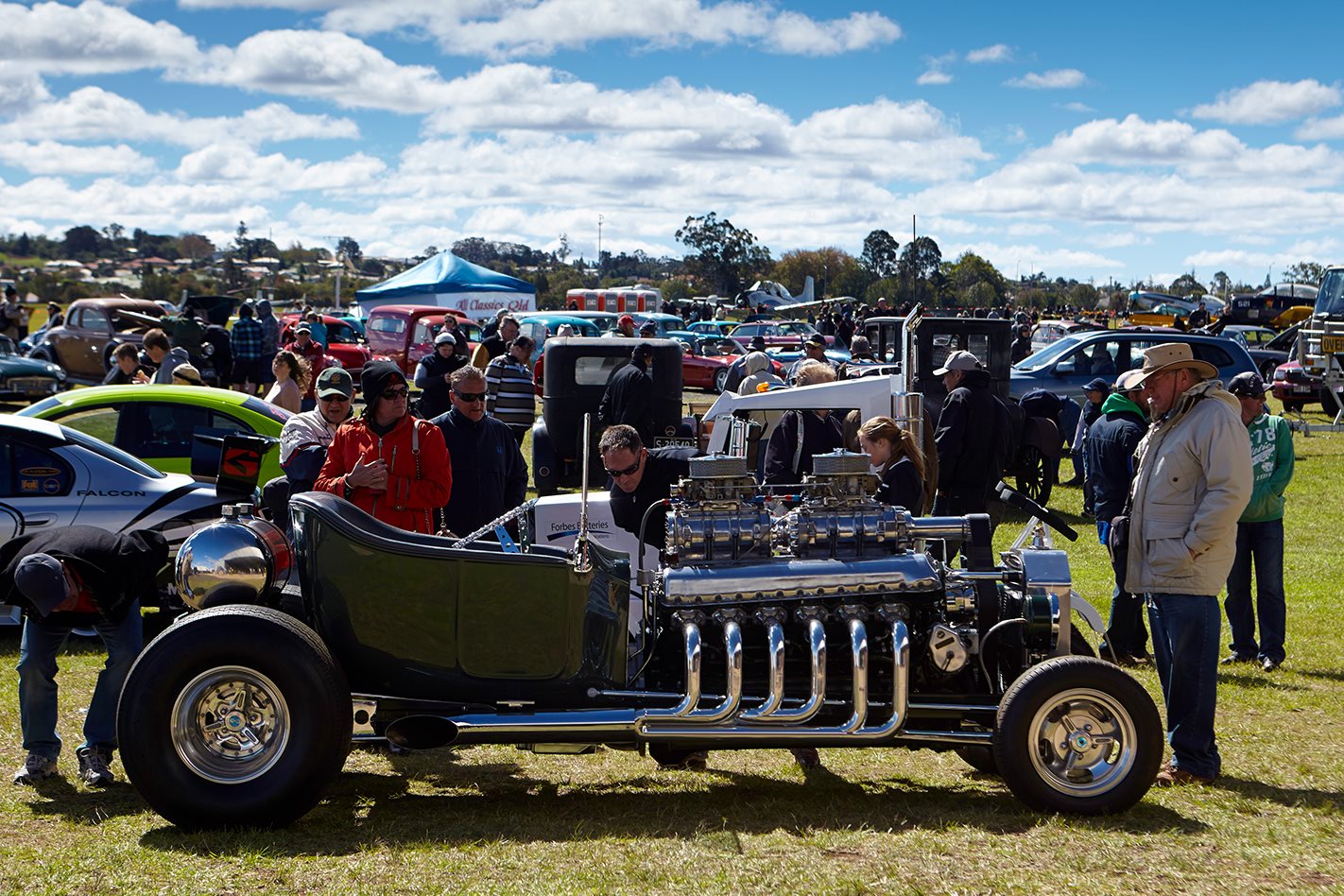 T-bucket with Rolls-Royce Meteor tank V12 engine 06