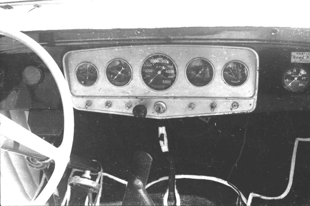 The dashboard of the Ford Sweet 16 is taken from Auburn