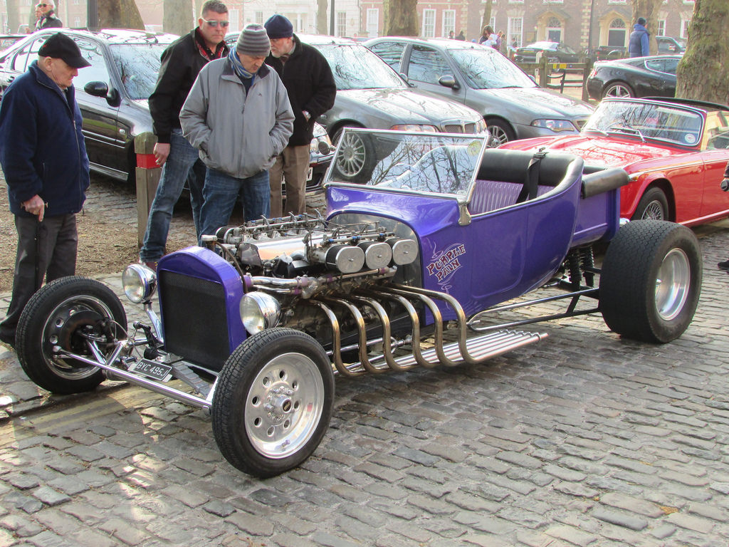 And even more Purple Pain V12 t-bucket