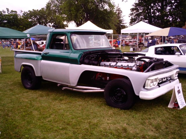 Early Rap'em Pappy with the dual side pipes, no hood.