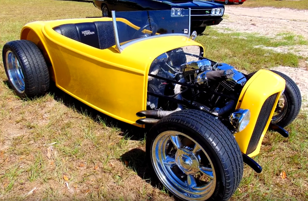Yellow hot rod from V2, photo 01.