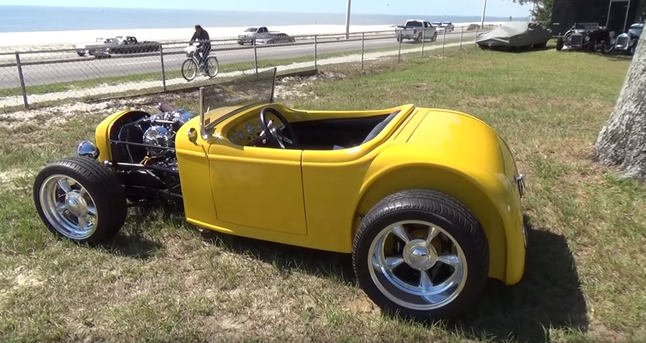 Yellow hot rod with V2, photo 03.
