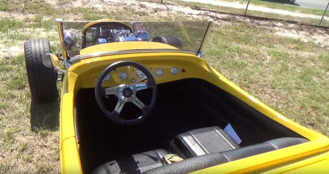 Yellow hot rod with V2, photo 06.