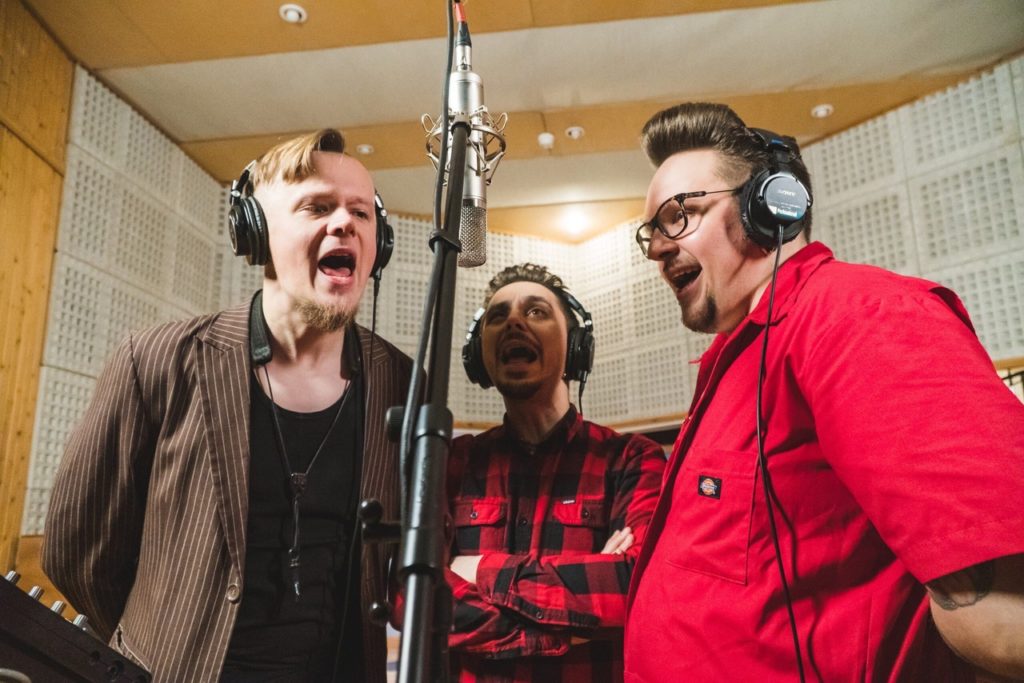 recording of the album sexy demons, Rusty Sharks