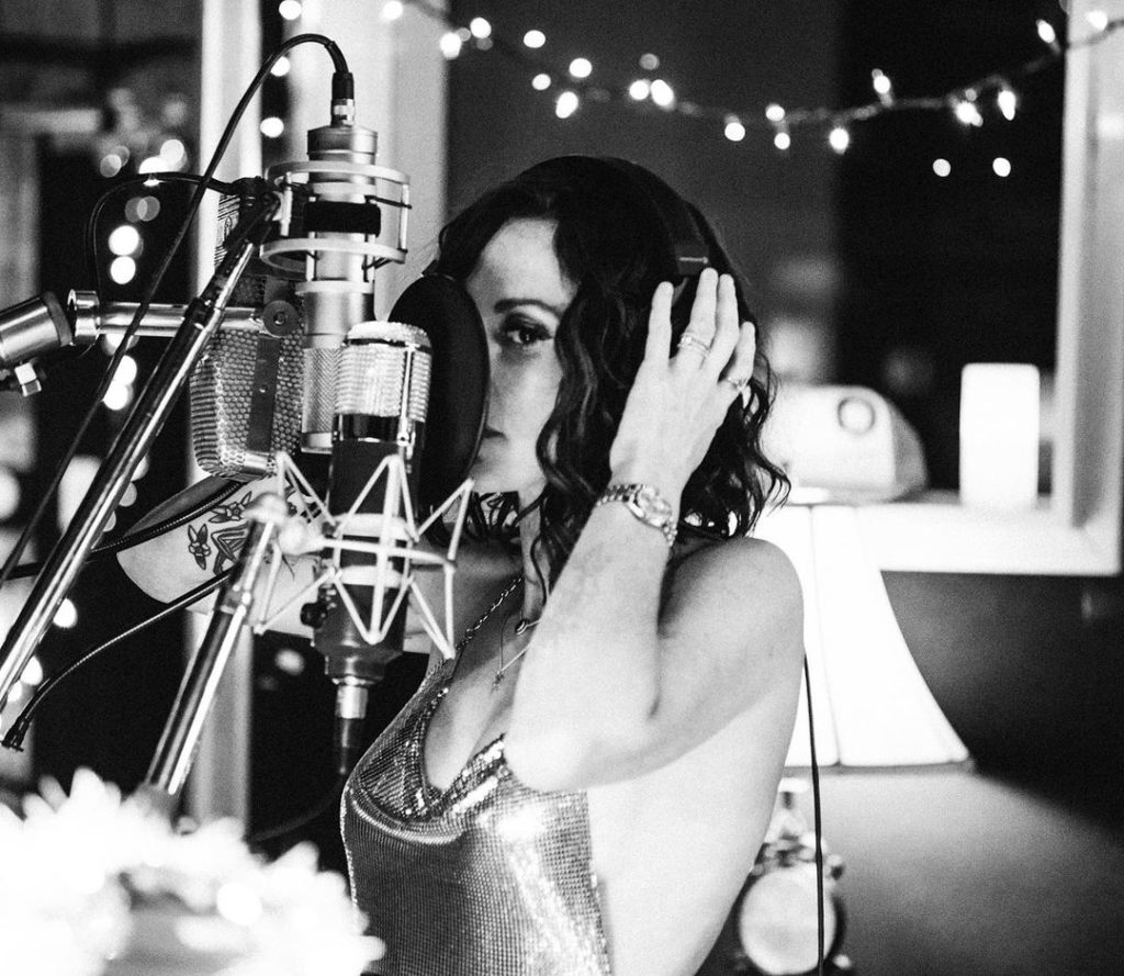 Amanda Pearl Shires, 2021, during the recording of the Christmas album