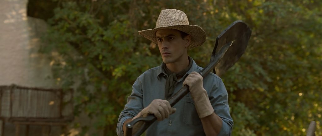 man with a shovel, a shot from the movie Marlowe
