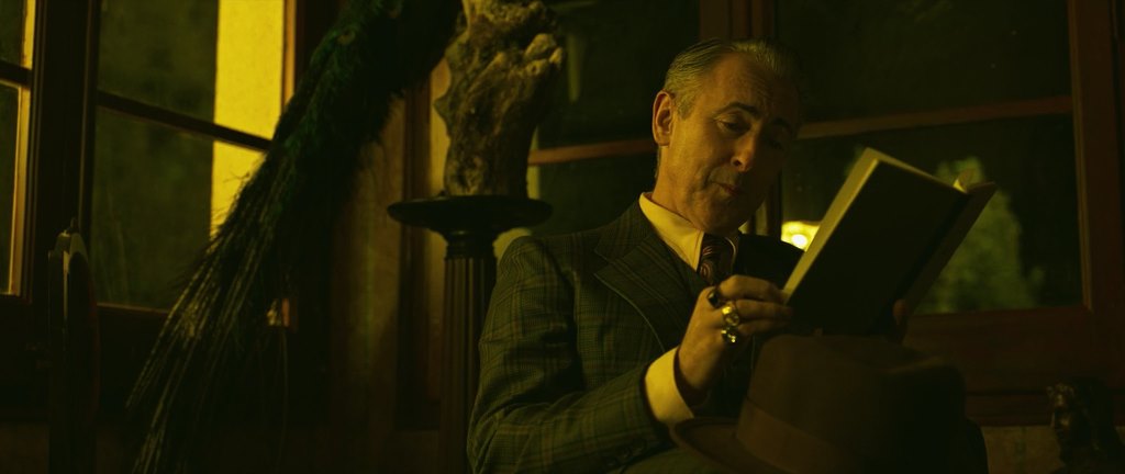 Lou Hendrix in the Marlowe movie