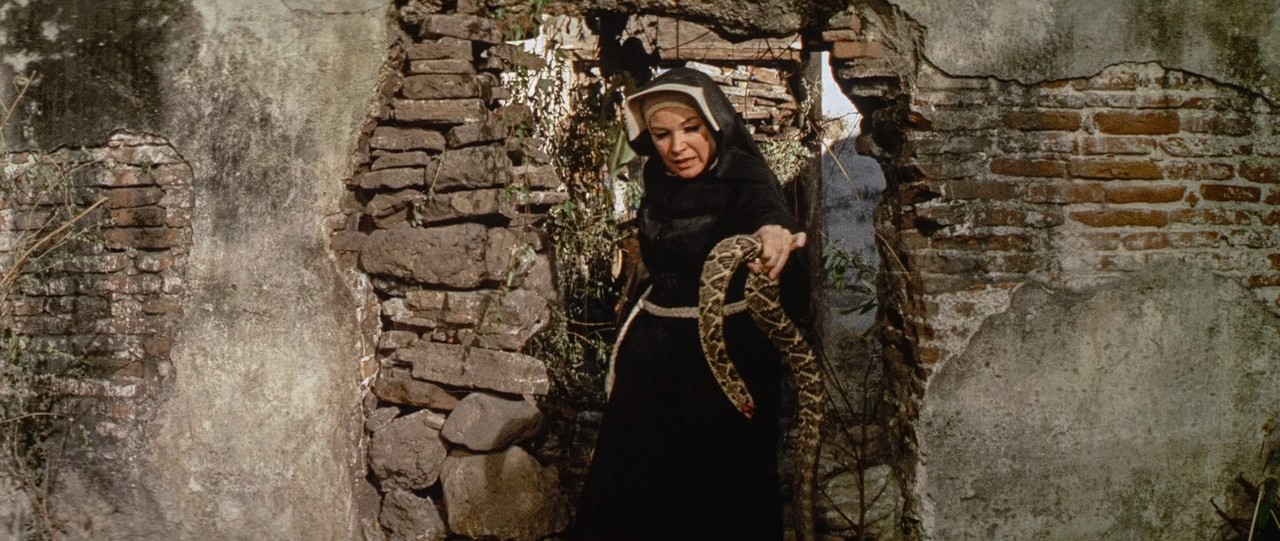 Sister Sarah knows how to handle vipers, Shirley MacLaine