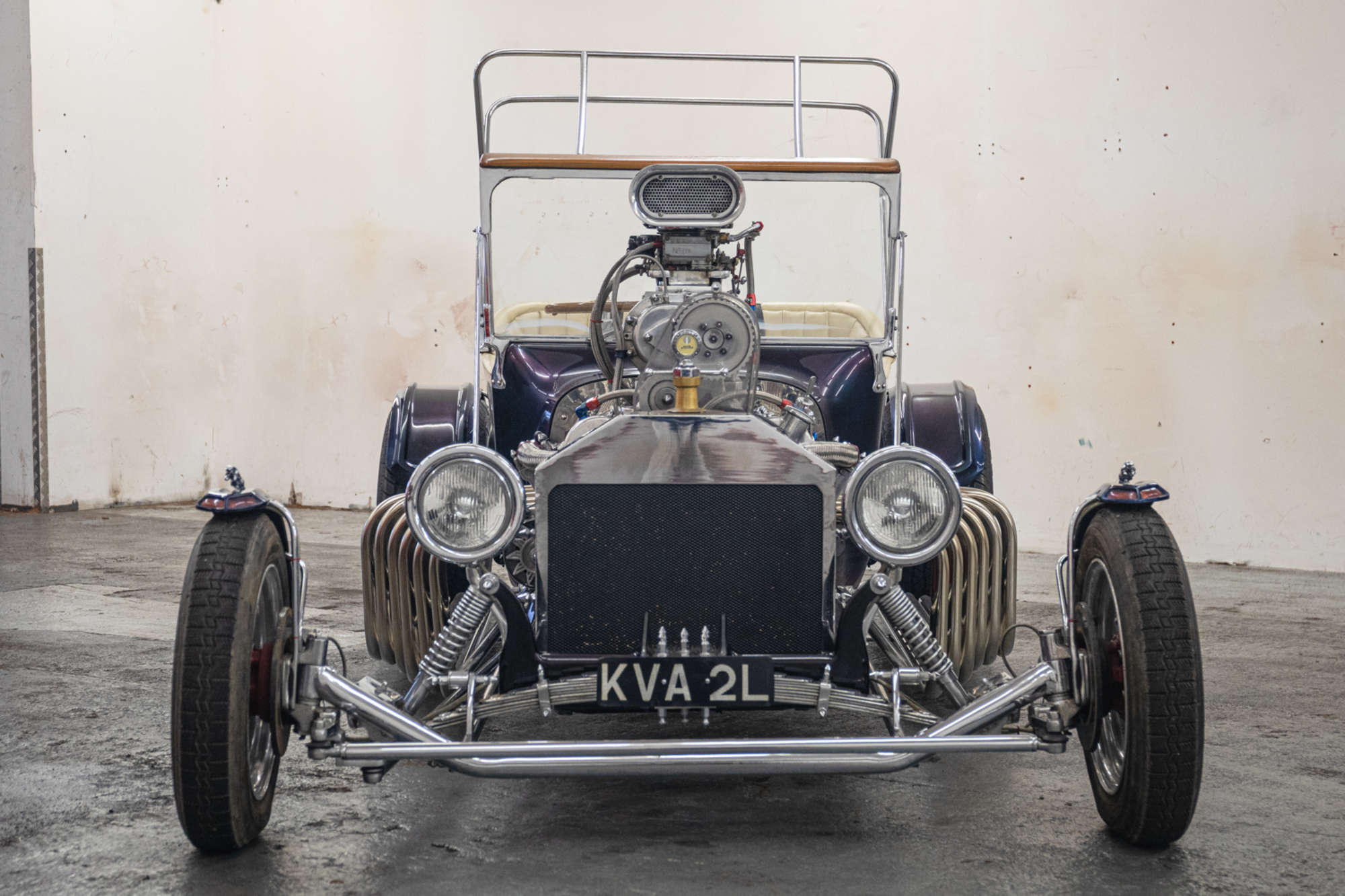 Sticky Rubber, a hot rod with a Jaguar V12 engine and supercharging, photo 0.