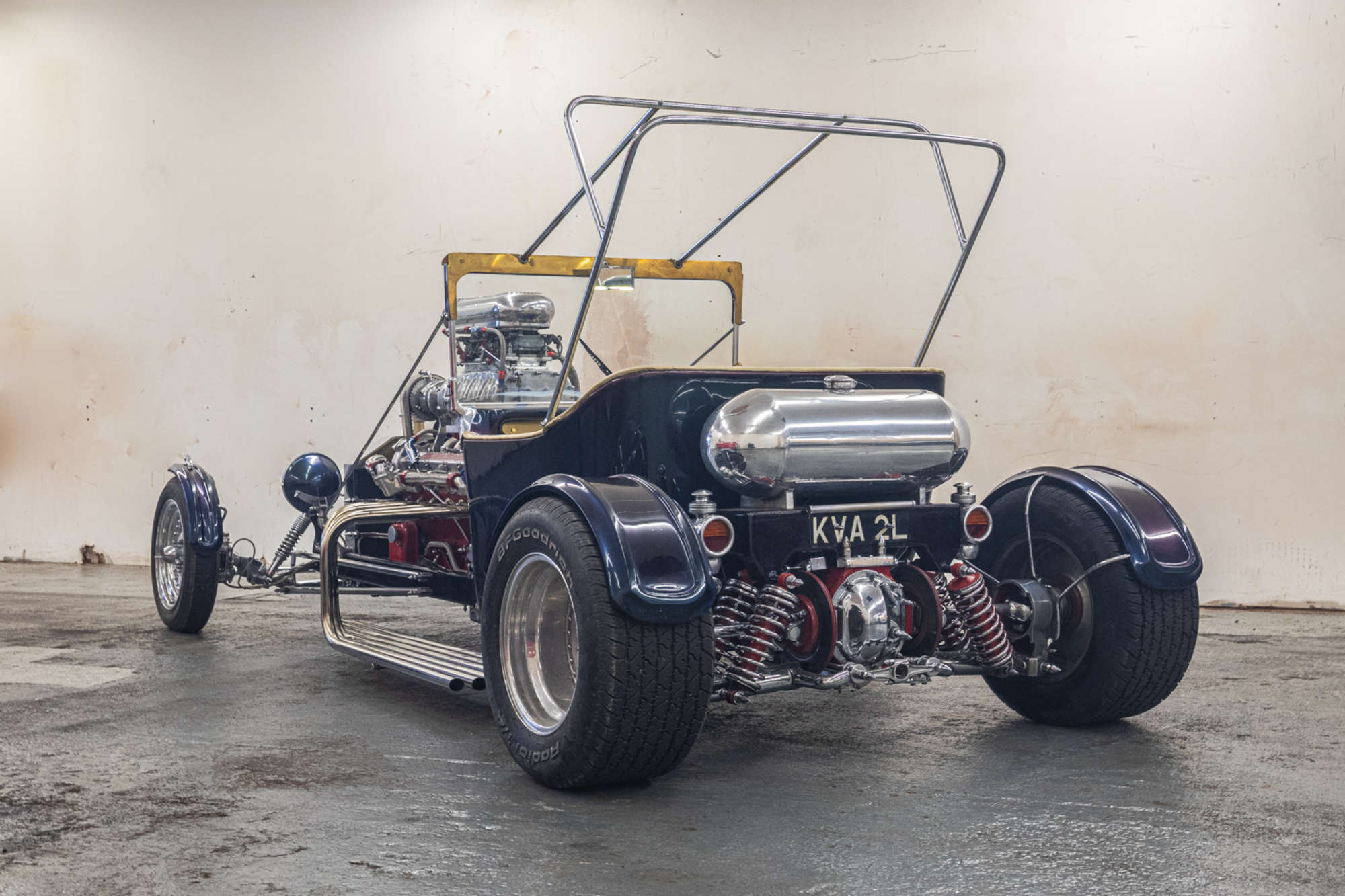 Sticky Rubber, a hot rod with a Jaguar V12 engine and supercharging, photo 3.