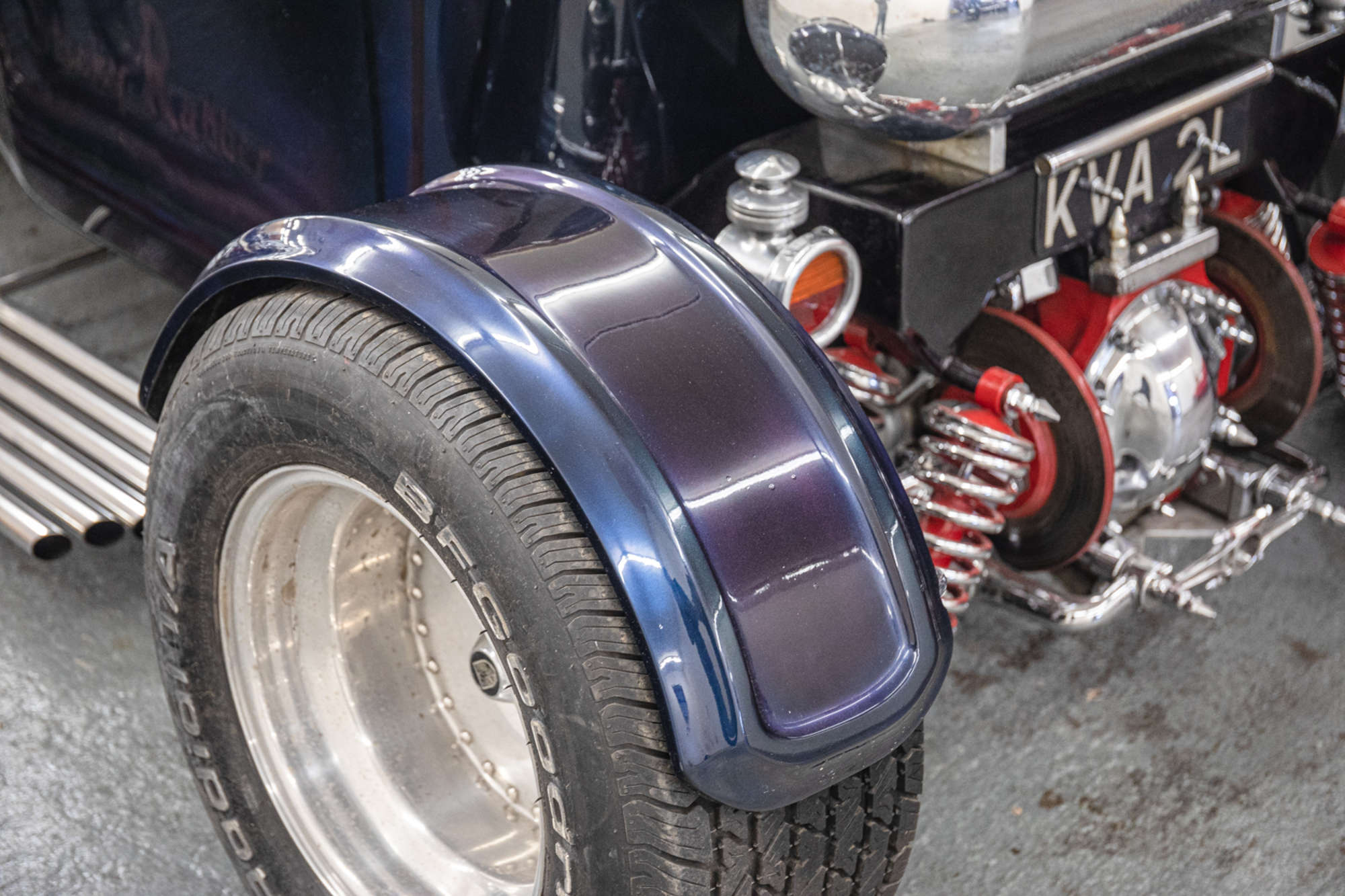 Sticky Rubber, a hot rod with a Jaguar V12 engine and supercharging, photo 6.