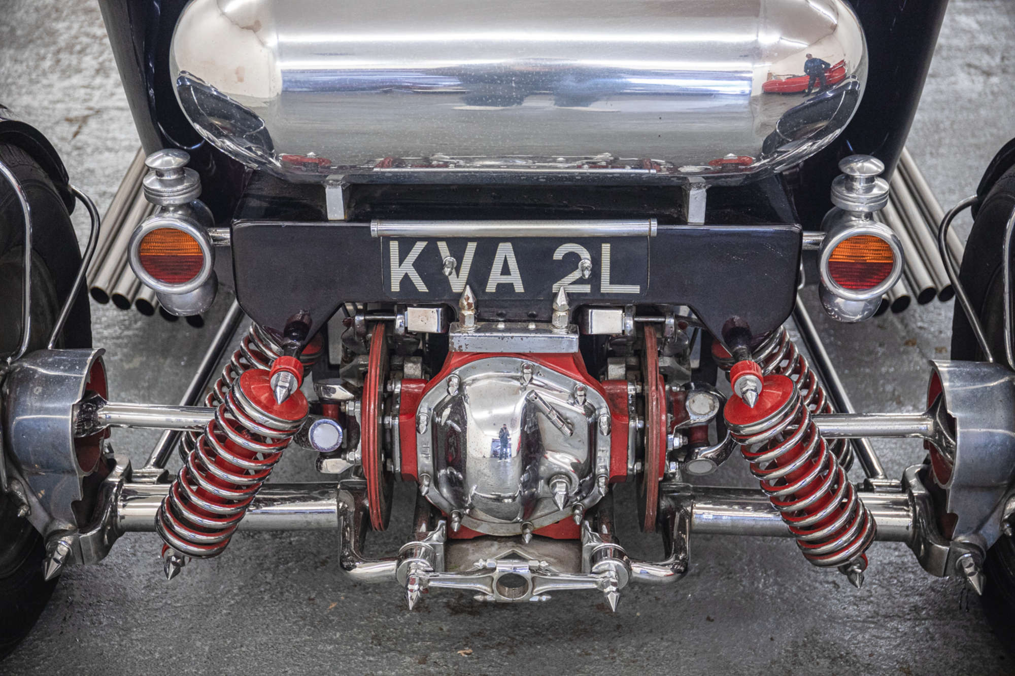 Sticky Rubber, a hot rod with a Jaguar V12 engine and supercharging, photo 8.