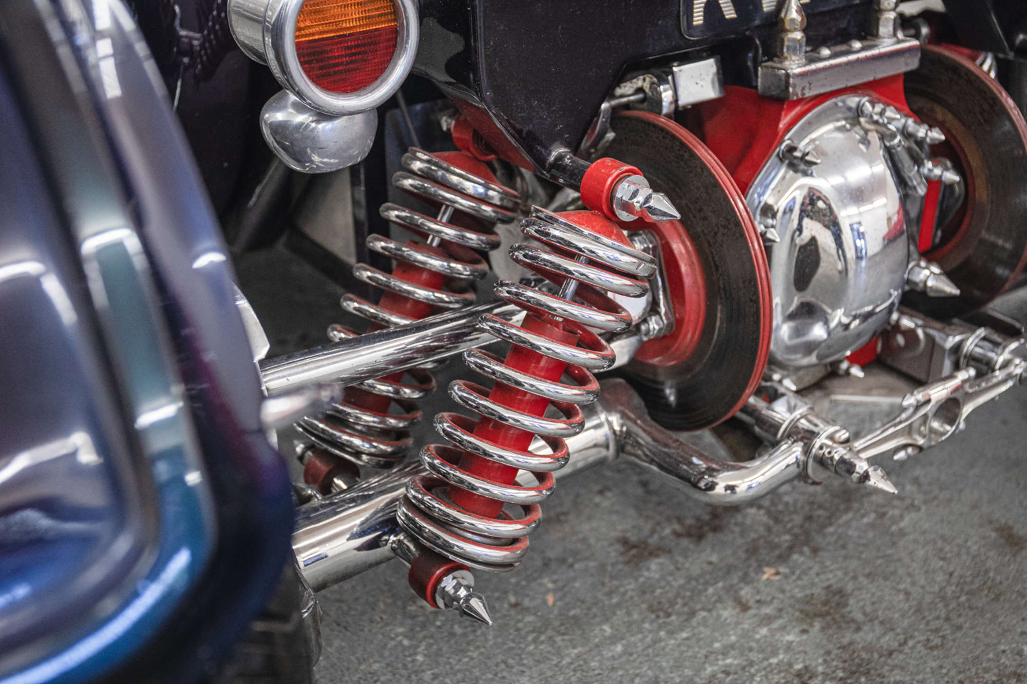 Sticky Rubber, a hot rod with a Jaguar V12 engine and supercharging, photo 10.