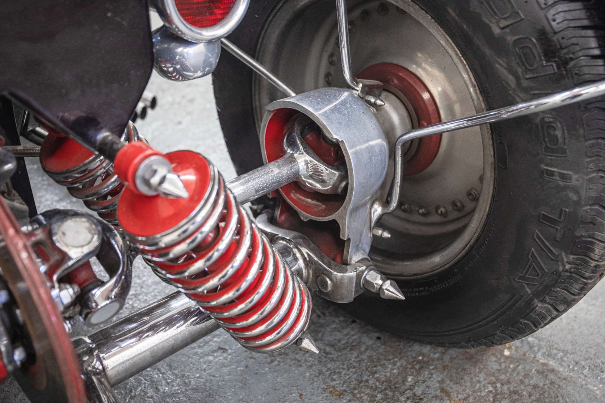 Sticky Rubber, a hot rod with a Jaguar V12 engine and supercharging, photo 11.