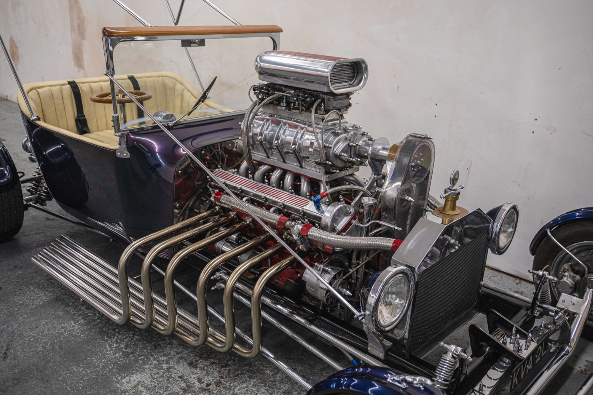 Sticky Rubber, a hot rod with a Jaguar V12 engine and supercharging, photo 15.