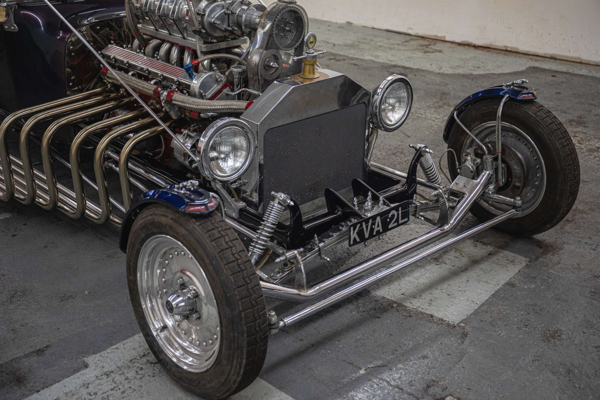 Sticky Rubber, a hot rod with a Jaguar V12 engine and supercharging, photo 16.