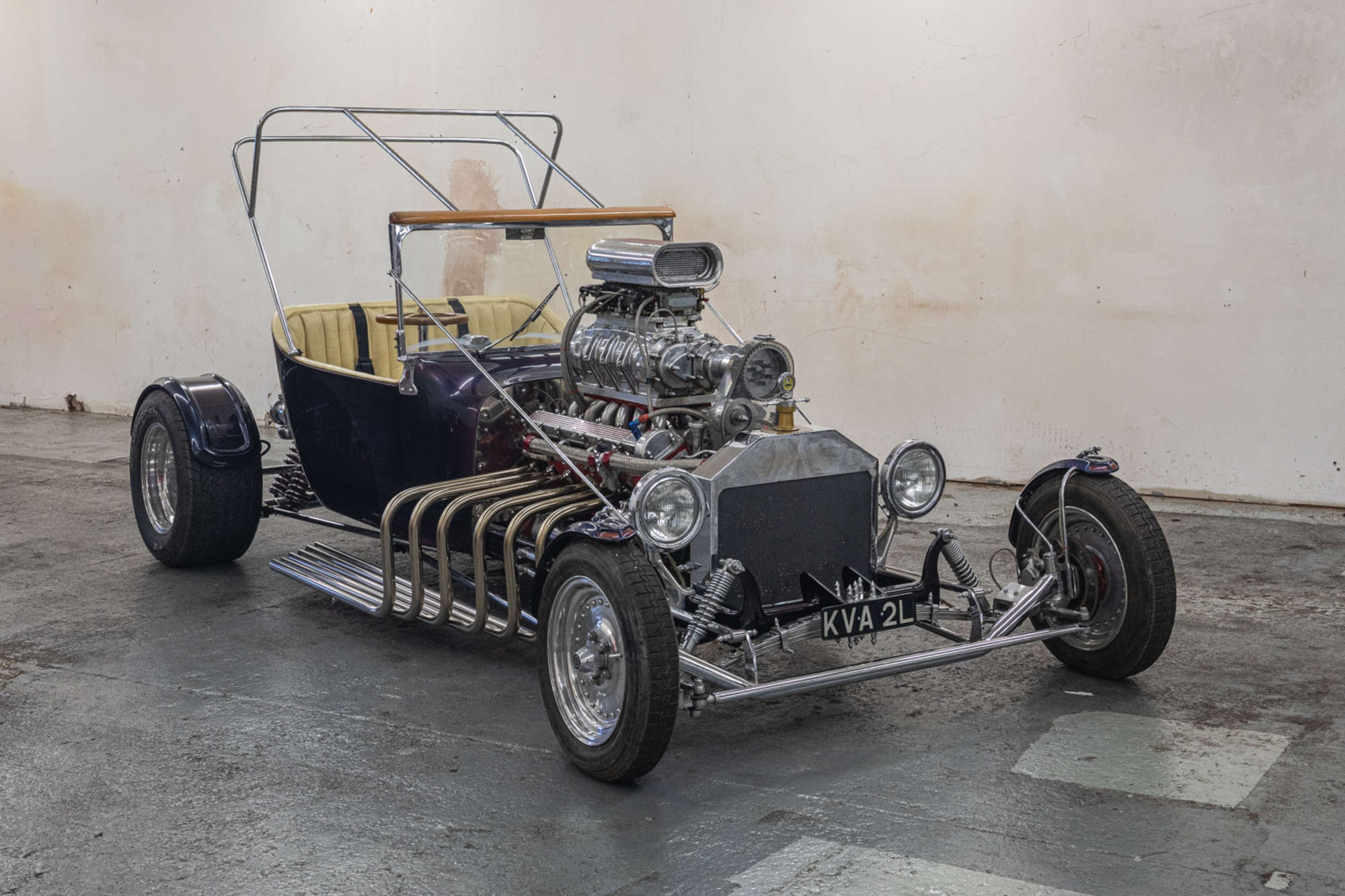 Sticky Rubber, a hot rod with a Jaguar V12 engine and supercharging, photo 17.